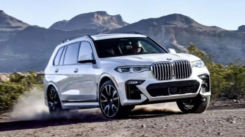 The first ever X7 opens up a brand new dimension in luxurious driving pleasure and is designed to elevate every moment of the journey. The first ever X7 opens up a brand new dimension in luxurious driving pleasure and is designed to elevate every moment of the journey.