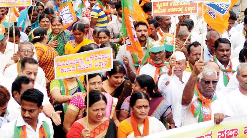 BJP workers take out a rally against Excise Minister H.Y. Meti in Bagalkote BJP workers take out a rally against Excise Minister H.Y. Meti in Bagalkote
