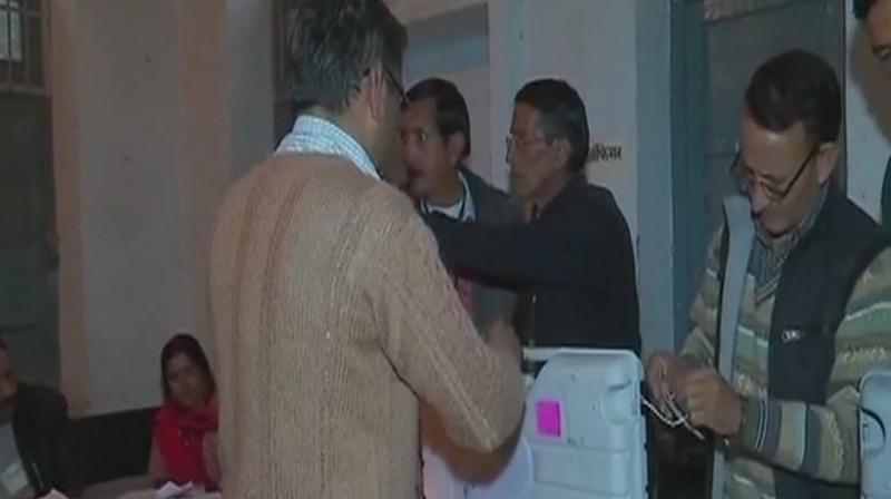 Elderly woman, Barfi Devi, casts her vote at polling booth number 7 in Samirpur, Himachal Pradesh. (Photo: ANI/Twitter) Elderly woman, Barfi Devi, casts her vote at polling booth number 7 in Samirpur, Himachal Pradesh. (Photo: ANI/Twitter)
