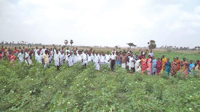 A large number of farmers who attended the anti-hydrocarbon meeting held at Rayanallur, decided to intensify their agitation and also to form a struggle committee to continue the agitation across entire Tiruvarur district. A large number of farmers who attended the anti-hydrocarbon meeting held at Rayanallur, decided to intensify their agitation and also to form a struggle committee to continue the agitation across entire Tiruvarur district.
