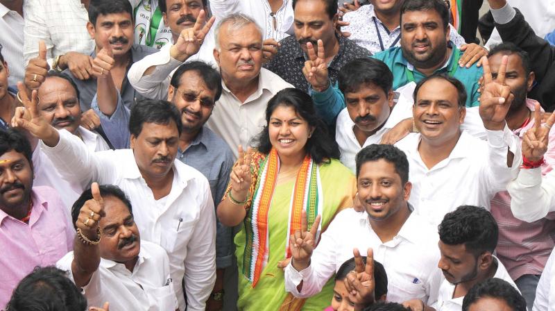 Newly elected Congress MLA from Jayanagar Sowmya Reddy with her father Ramalinga Reddy and party workers celebrating after winning the Jayanagar assembly election. (Photo:DC) Newly elected Congress MLA from Jayanagar Sowmya Reddy with her father Ramalinga Reddy and party workers celebrating after winning the Jayanagar assembly election. (Photo:DC)