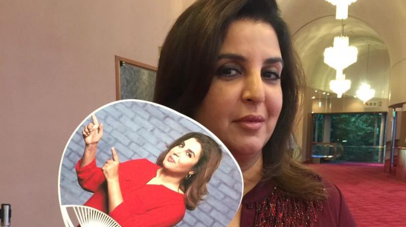 Farah Khan with customised hand-fan with her picture on it at the opening night of her film 'Om Shanti Om's play. Farah Khan with customised hand-fan with her picture on it at the opening night of her film 'Om Shanti Om's play.