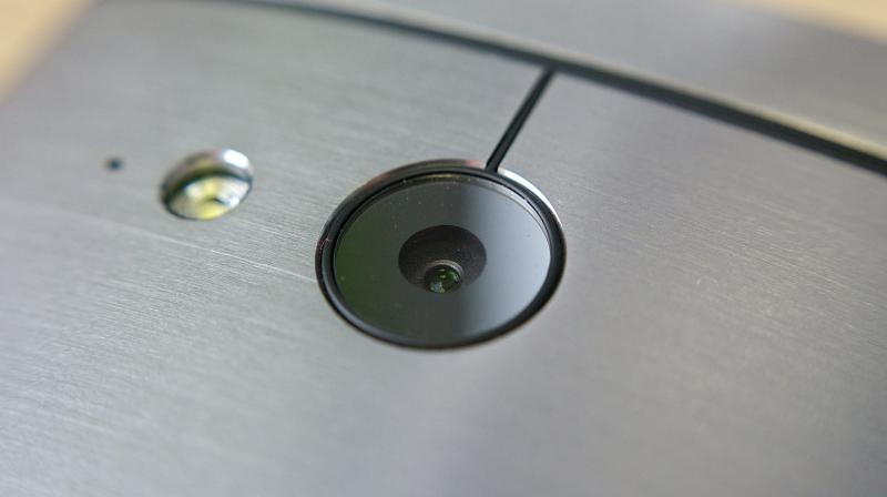 The whole camera module is based on a gyroscope motor that constantly moves around to compensate the phone’s physical movements. (image: pixabay) The whole camera module is based on a gyroscope motor that constantly moves around to compensate the phone’s physical movements. (image: pixabay)