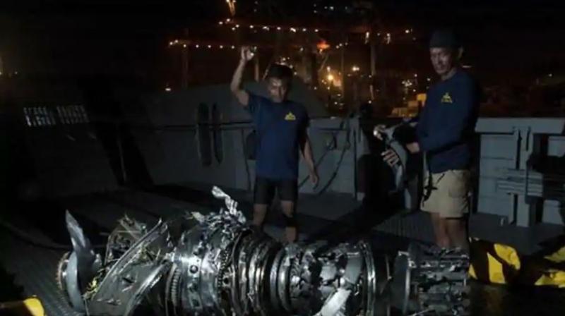 Navy divers inspect what is believed to be engine of the crashed Lion Air jet after it was retrieved from the sea floor, at Tanjung Priok Port in Jakarta, Indonesia.(Photo: AP) Navy divers inspect what is believed to be engine of the crashed Lion Air jet after it was retrieved from the sea floor, at Tanjung Priok Port in Jakarta, Indonesia.(Photo: AP)
