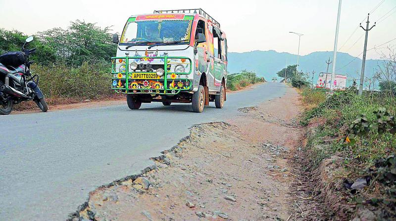 The Vijayawada-Amaravati Road near Penumaka village in the capital region is full of potholes turns a nightmare to the commuters. (Photo: DC) The Vijayawada-Amaravati Road near Penumaka village in the capital region is full of potholes turns a nightmare to the commuters. (Photo: DC)