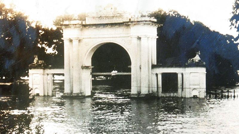 The Sultan Bazaar near the present women’s college inundated in Musi floodwaters. The Sultan Bazaar near the present women’s college inundated in Musi floodwaters.