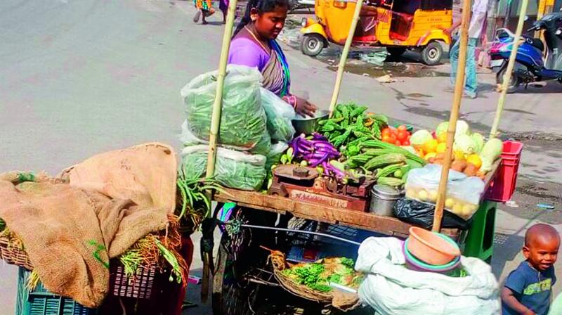 Vendors are occupying not only footpaths but also roads, making it difficult for commuters and pedestrians. Vendors are occupying not only footpaths but also roads, making it difficult for commuters and pedestrians.