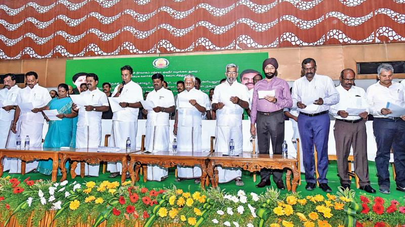 S.P. VelumaniS.P. Velumani, minister for nunicipal administration and his cabinet colleagues, take a pledge at a meet to review development works at Tiruchy on Monday. (Photo: DC) S.P. VelumaniS.P. Velumani, minister for nunicipal administration and his cabinet colleagues, take a pledge at a meet to review development works at Tiruchy on Monday. (Photo: DC)