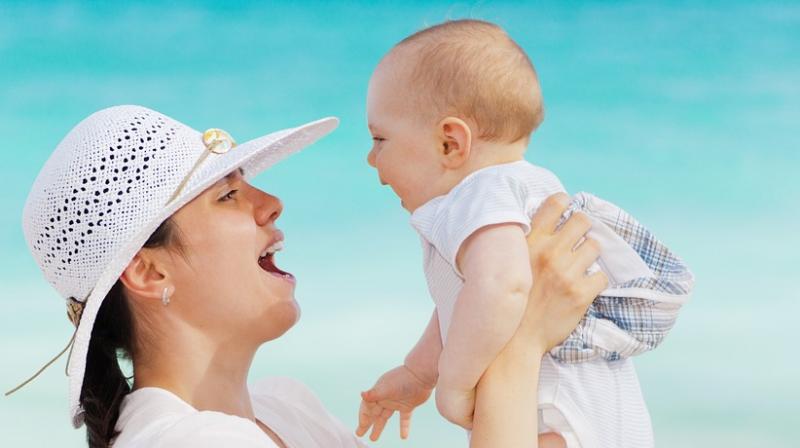 Researchers discover eye contact with your baby helps synchronise your brainwaves. (Photo: Pixabay) Researchers discover eye contact with your baby helps synchronise your brainwaves. (Photo: Pixabay)
