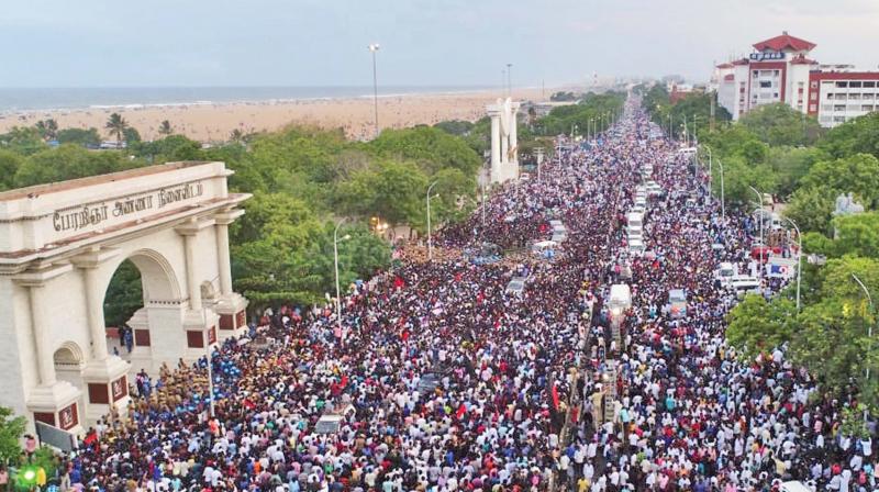 DMK cadres and Kalaignar fans fill up all roads as Karunanidhi’s cortage reaches Anna Square in Chennai on Wednesday evening. DMK cadres and Kalaignar fans fill up all roads as Karunanidhi’s cortage reaches Anna Square in Chennai on Wednesday evening.