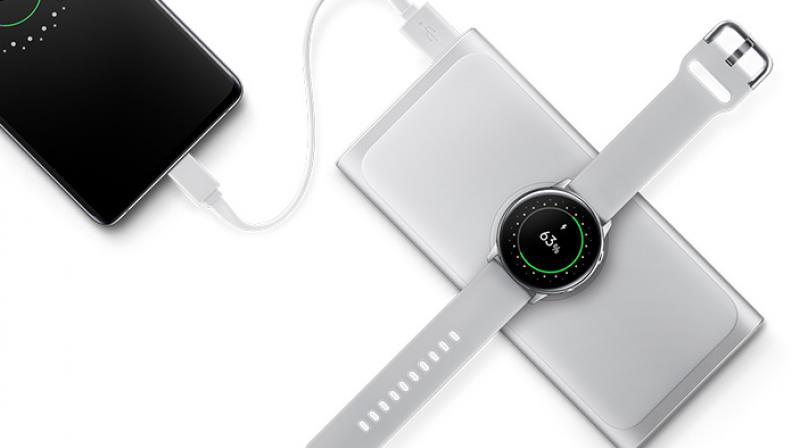 Samsung Wireless Power Bank gives you the reliability and convenience to use wireless charging on the go. Samsung Wireless Power Bank gives you the reliability and convenience to use wireless charging on the go.