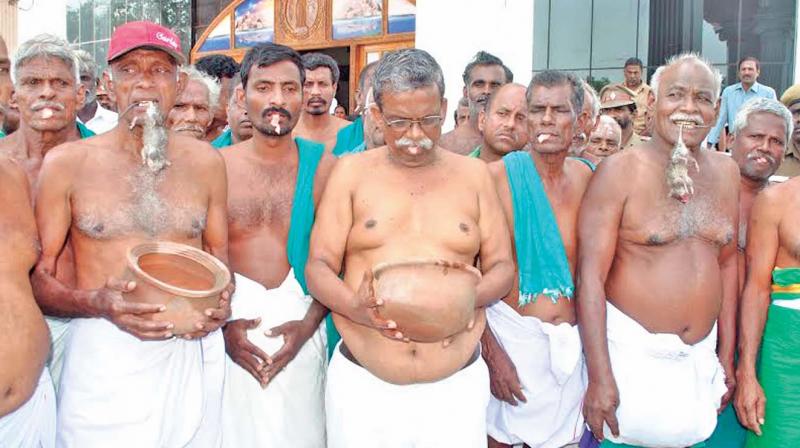 Farmers bite dead rats near Tiruchy collectorate. (Photo: DC) Farmers bite dead rats near Tiruchy collectorate. (Photo: DC)