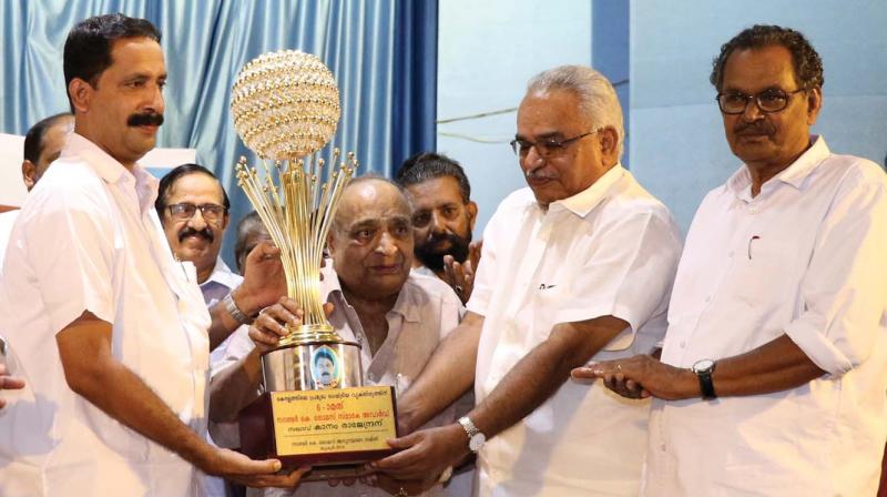 M. P. Veerendra Kumar presents Sandra K. Thomas Award to CPI state secretary Kanam Rajendran in Thrissur on Saturday (Photo: ANUP K. VENU) M. P. Veerendra Kumar presents Sandra K. Thomas Award to CPI state secretary Kanam Rajendran in Thrissur on Saturday (Photo: ANUP K. VENU)