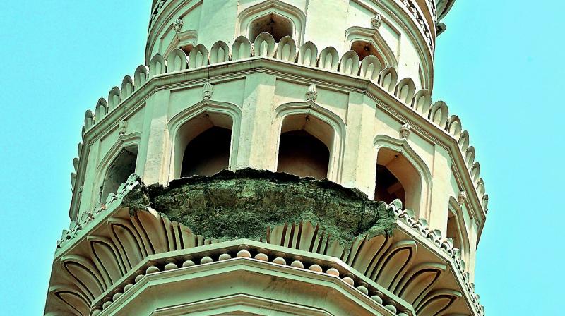 The part of the monument from where the lime stucco fell off. The part of the monument from where the lime stucco fell off.