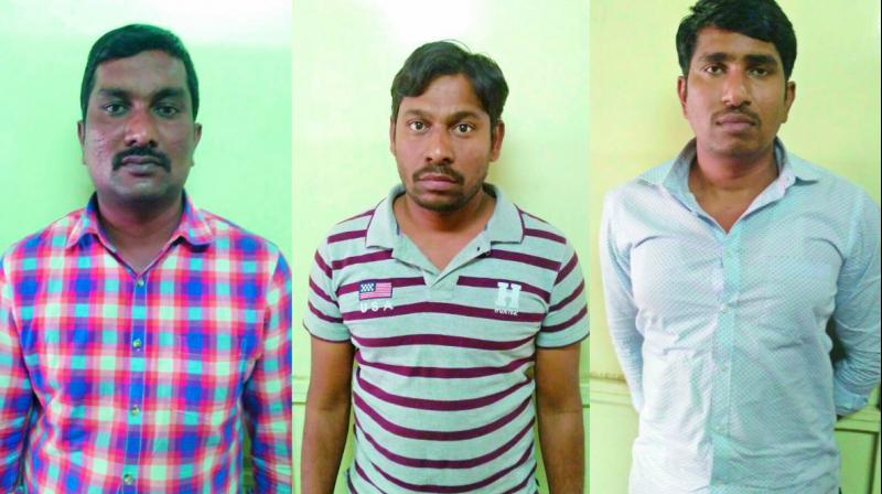 The three incurred losses in their business and in order to make quick money, posed as ACB sleuths and blackmailed three government officials. The three incurred losses in their business and in order to make quick money, posed as ACB sleuths and blackmailed three government officials.