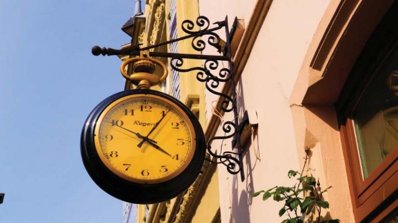 A large antique table clock is the best way to add a touch of vintage charm to your setting A large antique table clock is the best way to add a touch of vintage charm to your setting