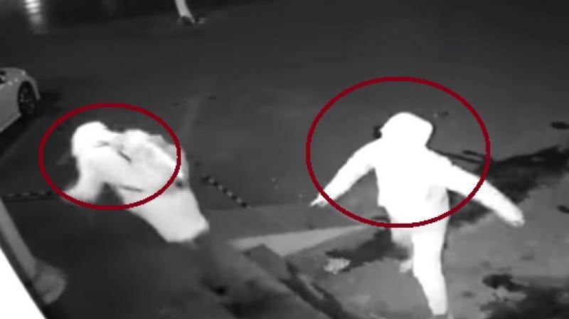 Shanghai police even mocked the clumsy robbers (Photo: YouTube) Shanghai police even mocked the clumsy robbers (Photo: YouTube)