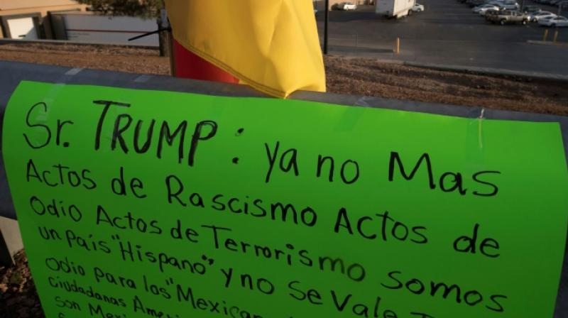 A message to President Trump left at a makeshift memorial urges him in Spanish to stop engaging in racism and hatred. (Photo: AFP) A message to President Trump left at a makeshift memorial urges him in Spanish to stop engaging in racism and hatred. (Photo: AFP)