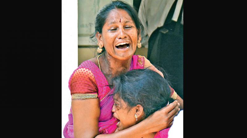 Latha, the mother of the deceased child, Sandhya wails over the ill fate that struck her family (Photo: DC) Latha, the mother of the deceased child, Sandhya wails over the ill fate that struck her family (Photo: DC)