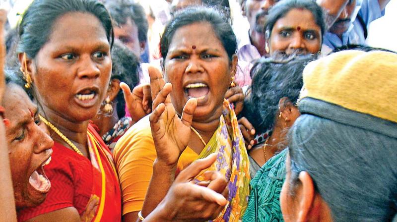Residents vent out their anger in Vadapalani on Monday (Photo: E.K. SANJAY) Residents vent out their anger in Vadapalani on Monday (Photo: E.K. SANJAY)