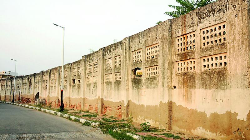The wall with gaping holes on the road near Kacheguda station that was used by women to board trains now stands in shambles. (Photo: DEEPAK DESHPANDE) The wall with gaping holes on the road near Kacheguda station that was used by women to board trains now stands in shambles. (Photo: DEEPAK DESHPANDE)