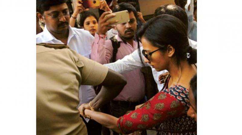 Actor Sruthi Hariharan at the Cubbon Park Police Station to file a sexual harassment complaint against actor Arjun Sarja in Bengaluru on Saturday (Photo:KPN) Actor Sruthi Hariharan at the Cubbon Park Police Station to file a sexual harassment complaint against actor Arjun Sarja in Bengaluru on Saturday (Photo:KPN)