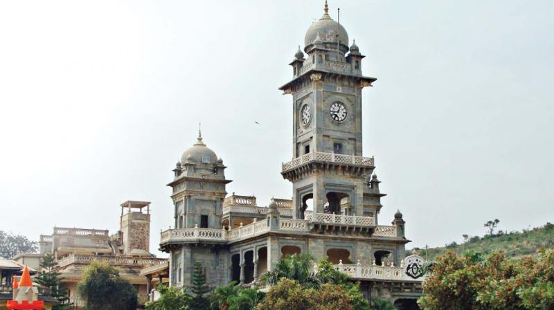 Jamkhandi is interestingly the first princely state among nearly 600 to merge with free India. Jamkhandi is interestingly the first princely state among nearly 600 to merge with free India.