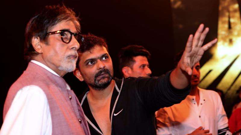 Gaurang Doshi and Amitabh Bachchan. Gaurang Doshi and Amitabh Bachchan.