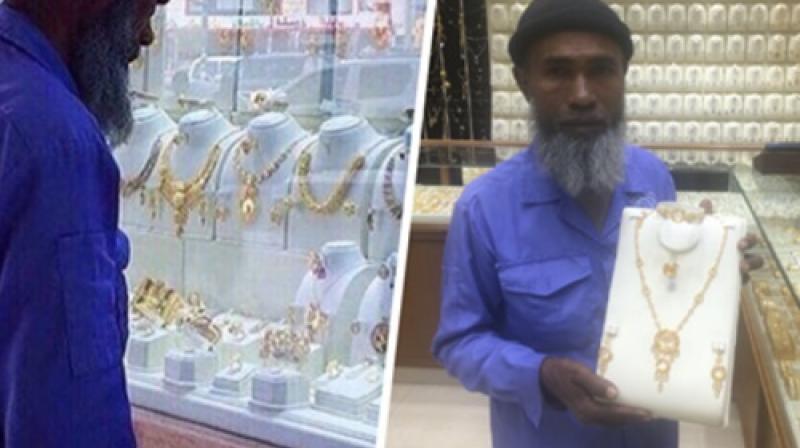 Nuzroul Abdulkareem was mocked for staring at a gold jewellery display. (Photo: Twitter) Nuzroul Abdulkareem was mocked for staring at a gold jewellery display. (Photo: Twitter)