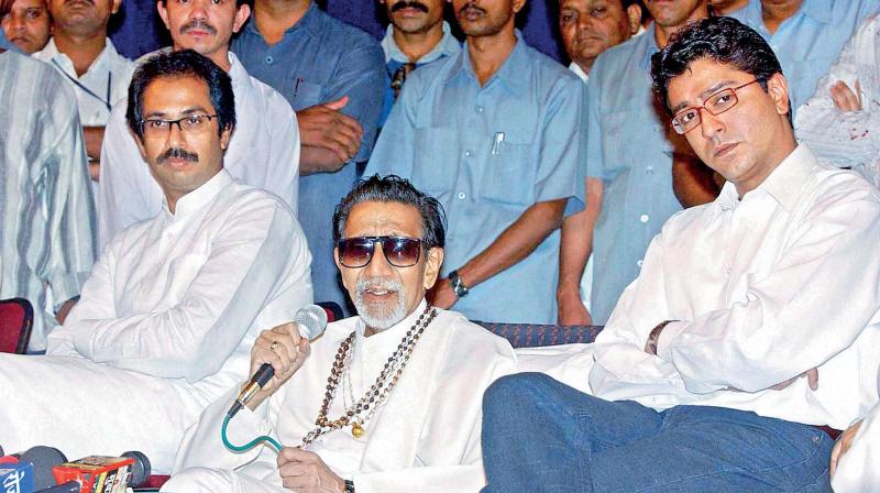 Shiv Sena chief Bal Thackeray flanked by Uddhav and Raj Shiv Sena chief Bal Thackeray flanked by Uddhav and Raj