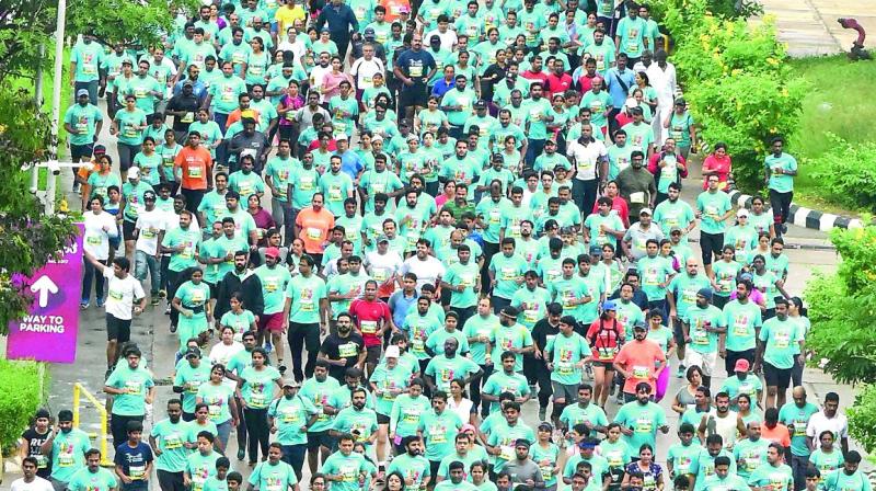 Thousands of participants take part in the annual Hyderabad Marathon at Hitec City on Sunday. (Photo:DC) Thousands of participants take part in the annual Hyderabad Marathon at Hitec City on Sunday. (Photo:DC)