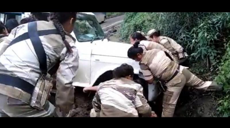 The video has been doing rounds on the internet since Nagaland MLA Mmhonlumo Kikon shared it saying, "Naga women Battalion lifting a Mahindra Bolero from the side drain! An old video which needs to be seen by more people." (Photo: Screengrab from Twitter | @MmhonlumoKikon) The video has been doing rounds on the internet since Nagaland MLA Mmhonlumo Kikon shared it saying, "Naga women Battalion lifting a Mahindra Bolero from the side drain! An old video which needs to be seen by more people." (Photo: Screengrab from Twitter | @MmhonlumoKikon)
