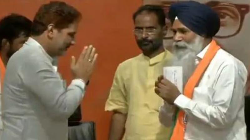 Kalanwali MLA Balkaur Singh joined the Bharatiya Janata Party in New Delhi on Thursday, where he praised Chief Minister Manohar Lal Khattar for providing an "honest" government to the state. (Photo: Twitter) Kalanwali MLA Balkaur Singh joined the Bharatiya Janata Party in New Delhi on Thursday, where he praised Chief Minister Manohar Lal Khattar for providing an "honest" government to the state. (Photo: Twitter)