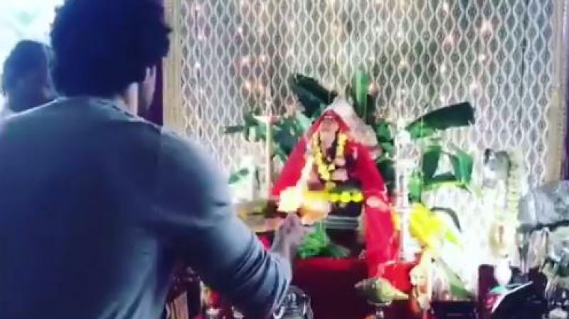 Hrithik Roshan doing Ganesha puja. Hrithik Roshan doing Ganesha puja.