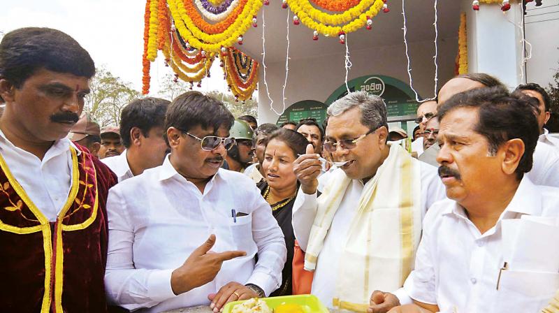 Chief Minister Siddaramaiah and Public Works Minister H.C. Mahadevappa at the launch of Indira Canteen in Mysuru on Friday. (Photo: KPN) Chief Minister Siddaramaiah and Public Works Minister H.C. Mahadevappa at the launch of Indira Canteen in Mysuru on Friday. (Photo: KPN)