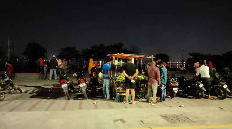 From the Necklace Road, the crowds spilled over to the NTR Marg too. The Tank Bund itself, with just one eatery and few push cart vendors, was less crowded than the Necklace Road.   DC Image