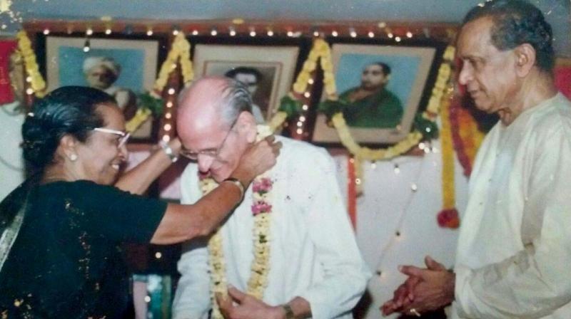 Legendary vocalists Pandit Bhimsen Joshi and Dr Gangubai Hangal felicitate Hindustani classical vocalist Firoz Dastur during the music fest in Kundagol in 1977 Legendary vocalists Pandit Bhimsen Joshi and Dr Gangubai Hangal felicitate Hindustani classical vocalist Firoz Dastur during the music fest in Kundagol in 1977