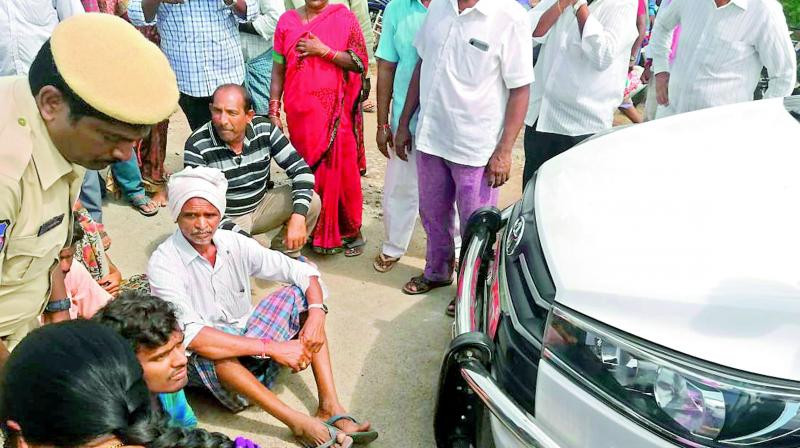 Villagers block the vehicle of minister Koppula Eeshwar and Choppadandi MLA Kunche Ravi Shankar protesting against the Kondagattu RTC bus accident on Friday. (Photo: DC) Villagers block the vehicle of minister Koppula Eeshwar and Choppadandi MLA Kunche Ravi Shankar protesting against the Kondagattu RTC bus accident on Friday. (Photo: DC)