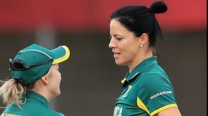 South Africa captain Dane van Niekerk (L) with wife Marizanne Kapp.