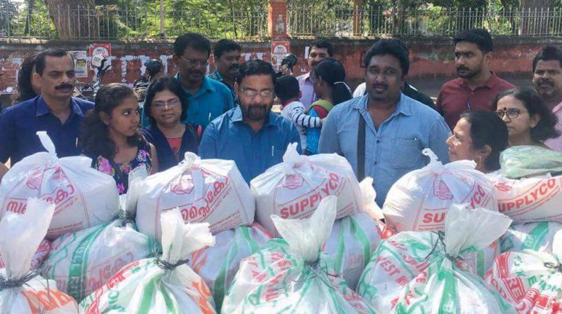 Manaveeyam Theruvidam activists along with Kadakampally Surendran with the rice and gram kits ready for distribution. Manaveeyam Theruvidam activists along with Kadakampally Surendran with the rice and gram kits ready for distribution.