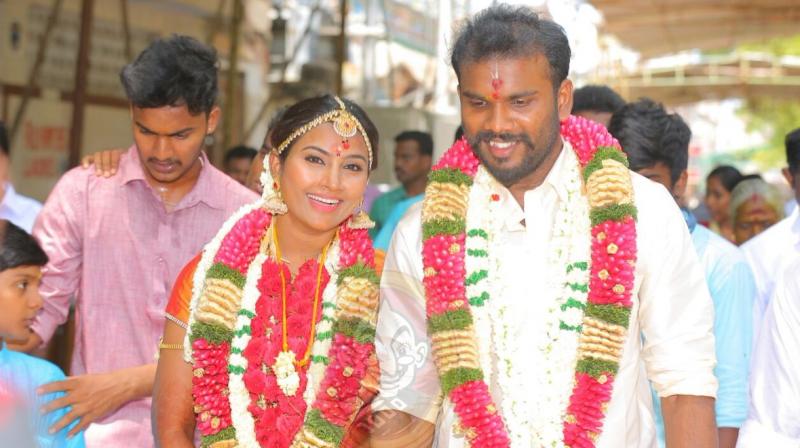 punnaga heroine marriage photos myna nandhini s husband commits suicide blames father in punnaga heroine marriage photos myna nandhini s husband commits suicide blames father in