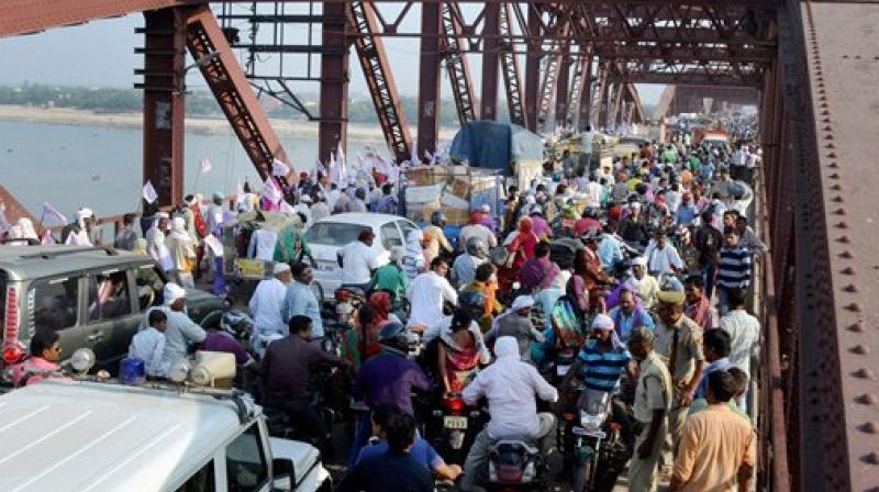 Baba Jai Gurudev supporters crossing the crowded Rajghat Bridge in Varanasi. (Photo: PTI) Baba Jai Gurudev supporters crossing the crowded Rajghat Bridge in Varanasi. (Photo: PTI)
