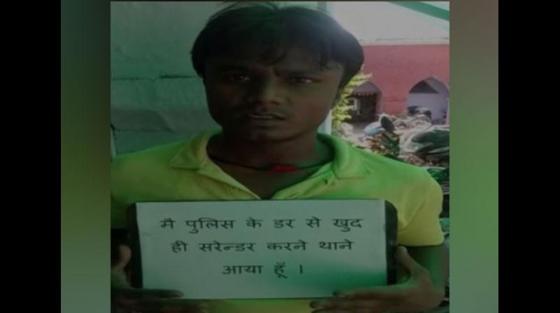 Much to the surprise of police who had launched a search for him, the criminal, Anil walked into the police station here holding a placard that read, 'I have come to the police station on my own, to surrender as I am fearful of police.' (Photo: ANI) Much to the surprise of police who had launched a search for him, the criminal, Anil walked into the police station here holding a placard that read, 'I have come to the police station on my own, to surrender as I am fearful of police.' (Photo: ANI)