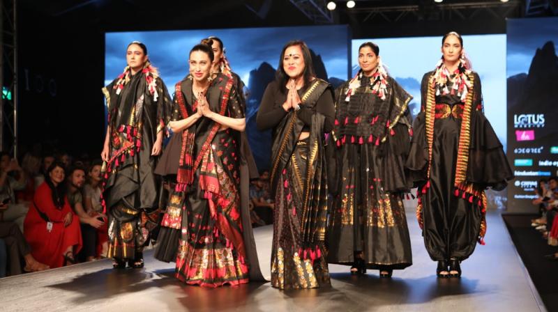 Showstopper Karishma Kapoor looked graceful in Mehkla Chador. (Photo: FDCI) Showstopper Karishma Kapoor looked graceful in Mehkla Chador. (Photo: FDCI)