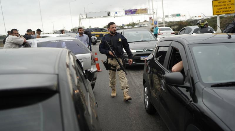 The hostage situation began at around 6:30 am local time on Tuesday when the gunman seized the vehicle with 37 people onboard as it was crossing the Rio-Nitero bridge. (Photo: AP) The hostage situation began at around 6:30 am local time on Tuesday when the gunman seized the vehicle with 37 people onboard as it was crossing the Rio-Nitero bridge. (Photo: AP)