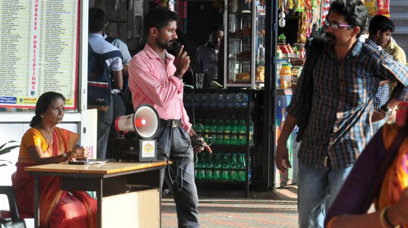 Rajamma R and Fahad P.T. at Mofusil bus stand (Photo: Venugopal) Rajamma R and Fahad P.T. at Mofusil bus stand (Photo: Venugopal)