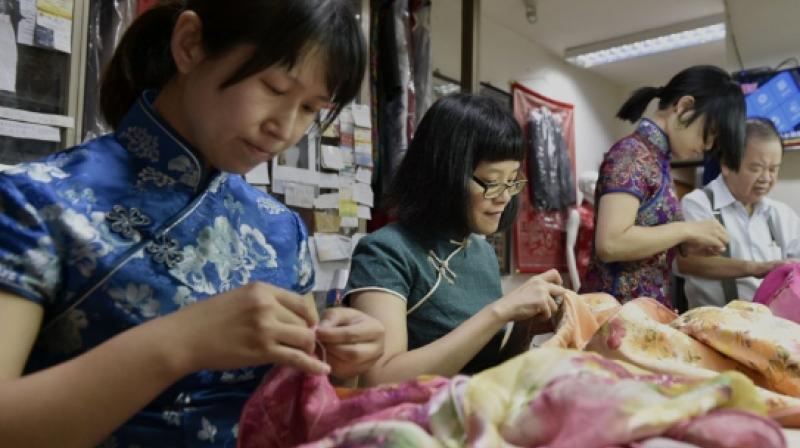 The qipao -- meaning "Qi robe" -- began as a long, loose dress worn by the Manchus or "Qi" people who ruled China from the 17th century to the early 1900s. (Photo: AFP) The qipao -- meaning "Qi robe" -- began as a long, loose dress worn by the Manchus or "Qi" people who ruled China from the 17th century to the early 1900s. (Photo: AFP)