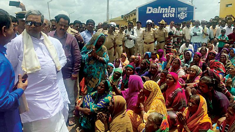 Former CM Siddaramaiah at flood-hit Konnur village in Gadag district on Monday (Photo: KPN) Former CM Siddaramaiah at flood-hit Konnur village in Gadag district on Monday (Photo: KPN)