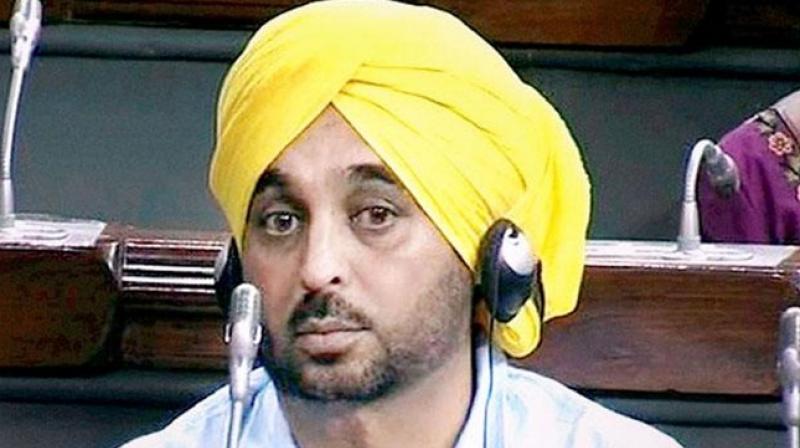 However, the 'meek surrender' drew flak from Aam Aadmi Party's (AAP) Punjab unit leaders who termed Kejriwal's step a 'letdown'. (Photo: PTI/File) However, the 'meek surrender' drew flak from Aam Aadmi Party's (AAP) Punjab unit leaders who termed Kejriwal's step a 'letdown'. (Photo: PTI/File)