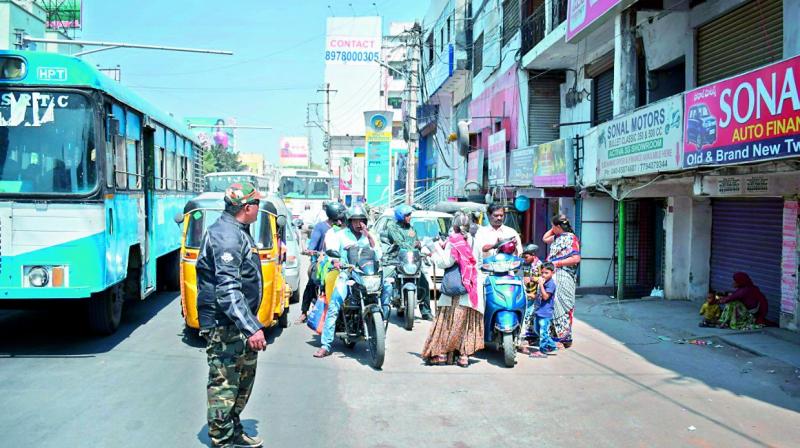 Enthusiasts of the Royal Wanderlust educate citizens about the importance of following traffic safety rules. Enthusiasts of the Royal Wanderlust educate citizens about the importance of following traffic safety rules.